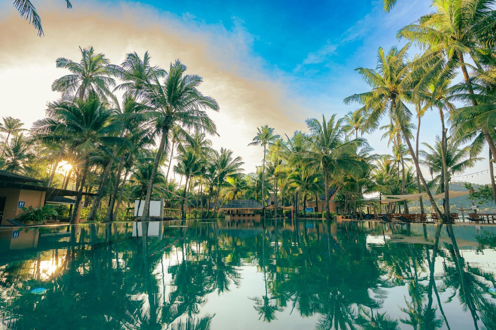 Coral Cove Beachfront Villa - Ко Чанг Екстериор снимка